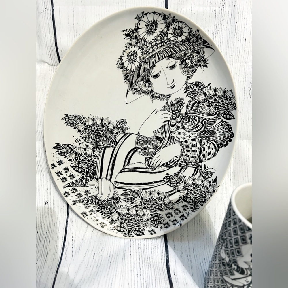 Vintage “La Paloma” Wall Plate by Bjorn Wiinblad for Rosenthal, 1970s With Vase